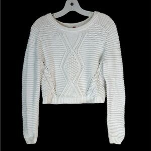 H&M “DIVIDED” CREAM CABLE KNIT TEXTURED SWEATER
NWOT SIZE - S